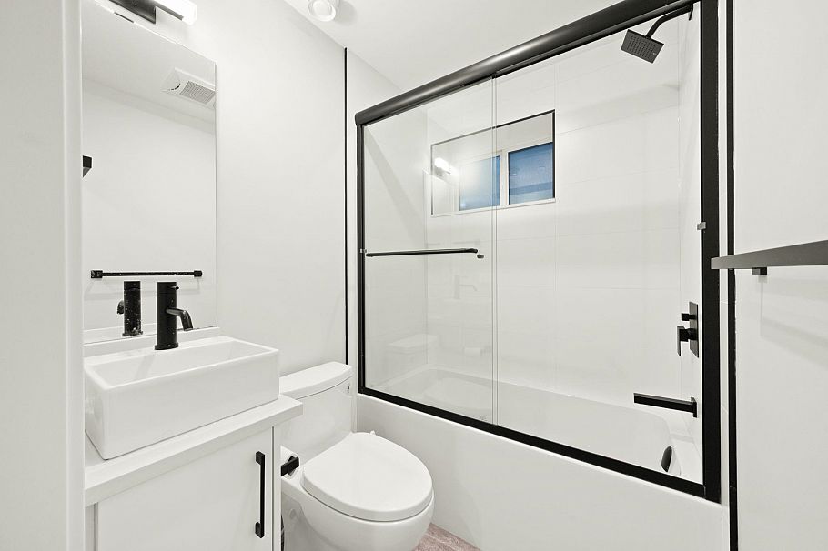 2815 W 19th Avenue Vancouver, BC - 20