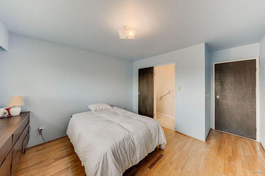 1961 E 50th Avenue Vancouver, BC - 19