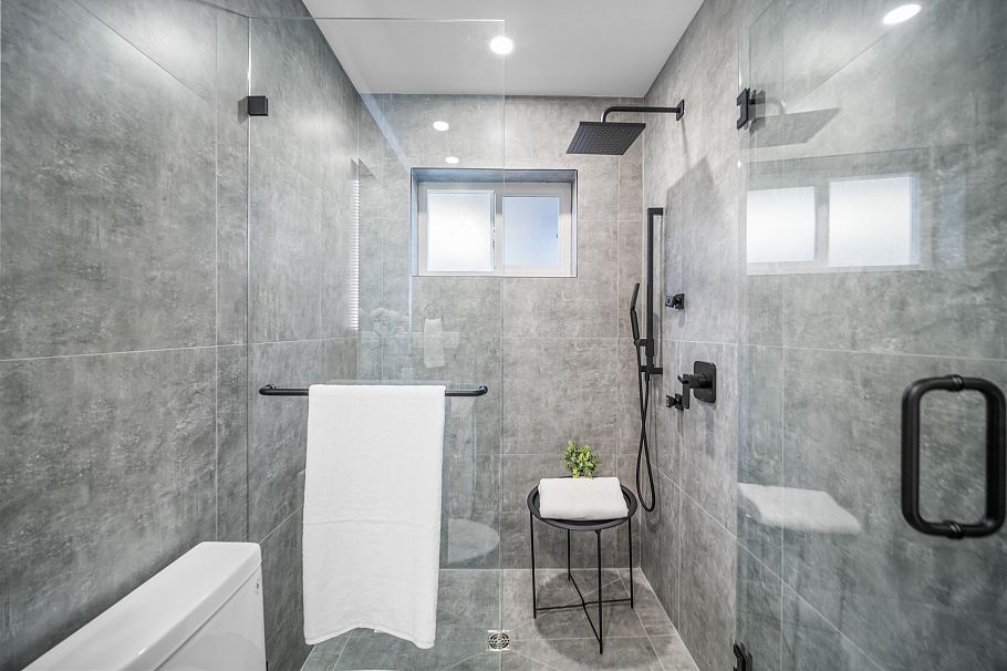 1 3576 E Pender Street Vancouver, BC - 15