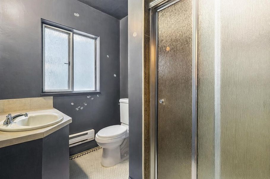 1311 Kamloops Street Vancouver, BC - 13