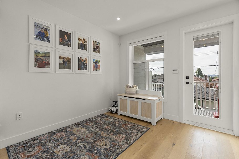 2666 E 6th Avenue Vancouver, BC - 14