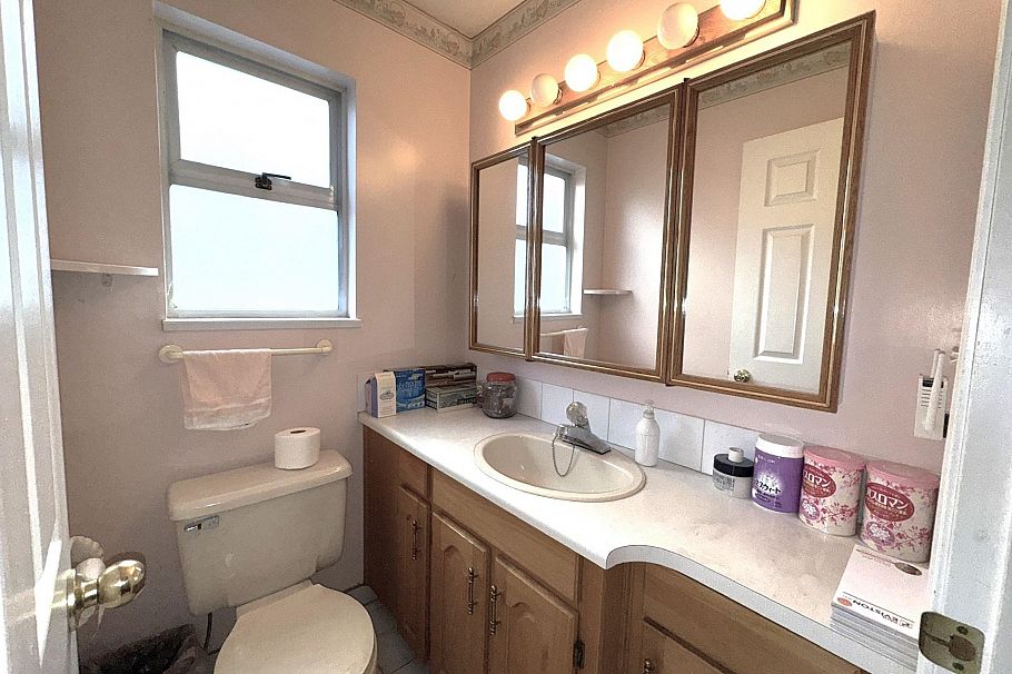 963 E 11th Avenue Vancouver, BC - 9