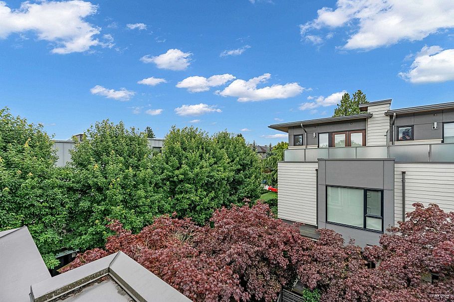 6098 Oak Street Vancouver, BC - 6