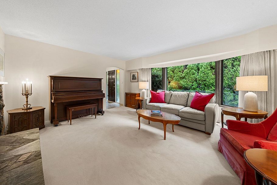 4877 Cedarcrest Avenue North Vancouver, BC - 4