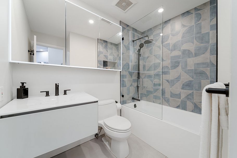 212 1924 Comox Street Vancouver, BC - 19