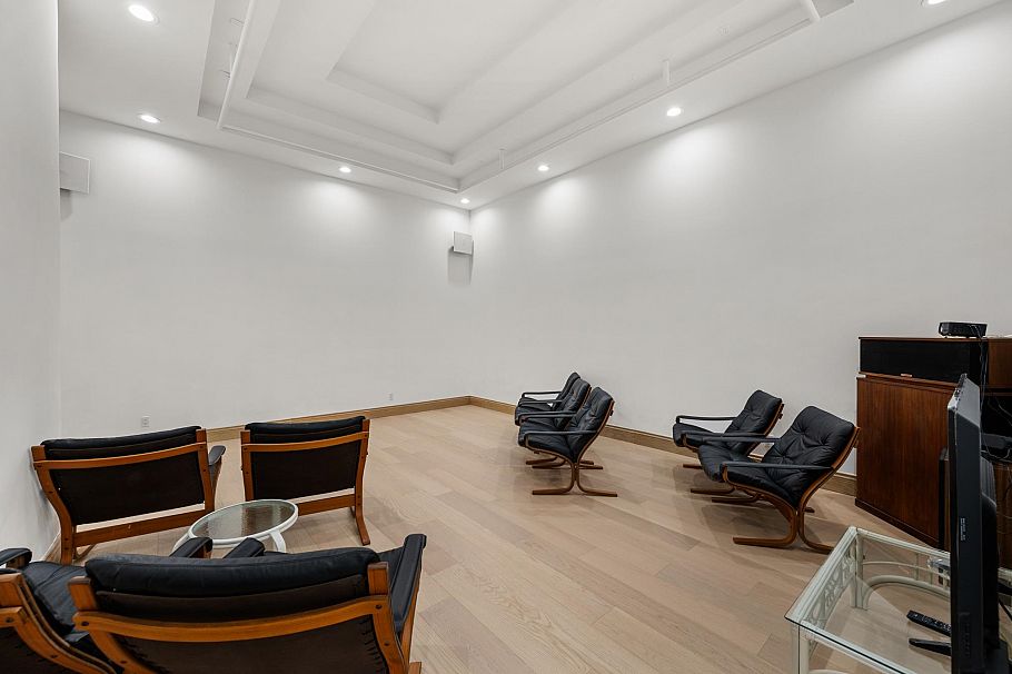 828 Beachview Drive North Vancouver, BC - 23