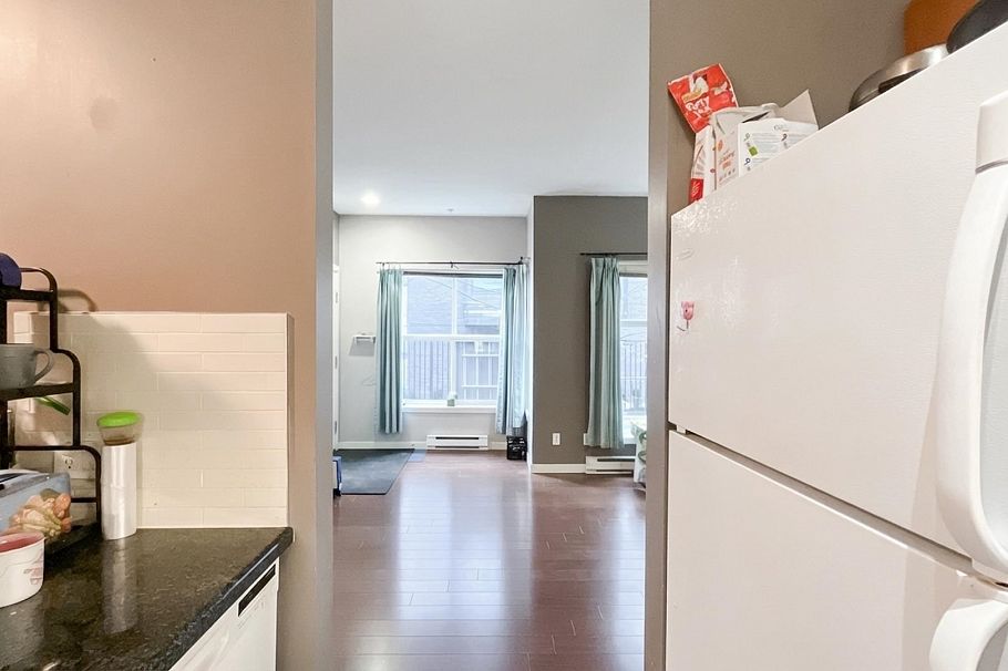 215 4155 Central Boulevard Burnaby, BC - 11