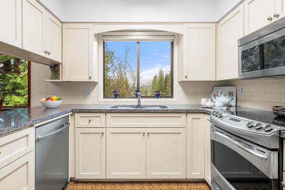 4877 Cedarcrest Avenue North Vancouver, BC - 12