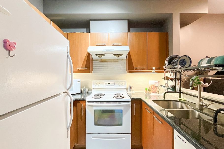 215 4155 Central Boulevard Burnaby, BC - 9