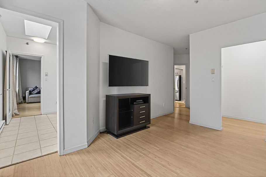 103 108 W Esplanade North Vancouver, BC - 15