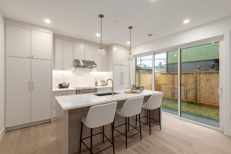 462 E 17th Avenue Vancouver, BC - 5