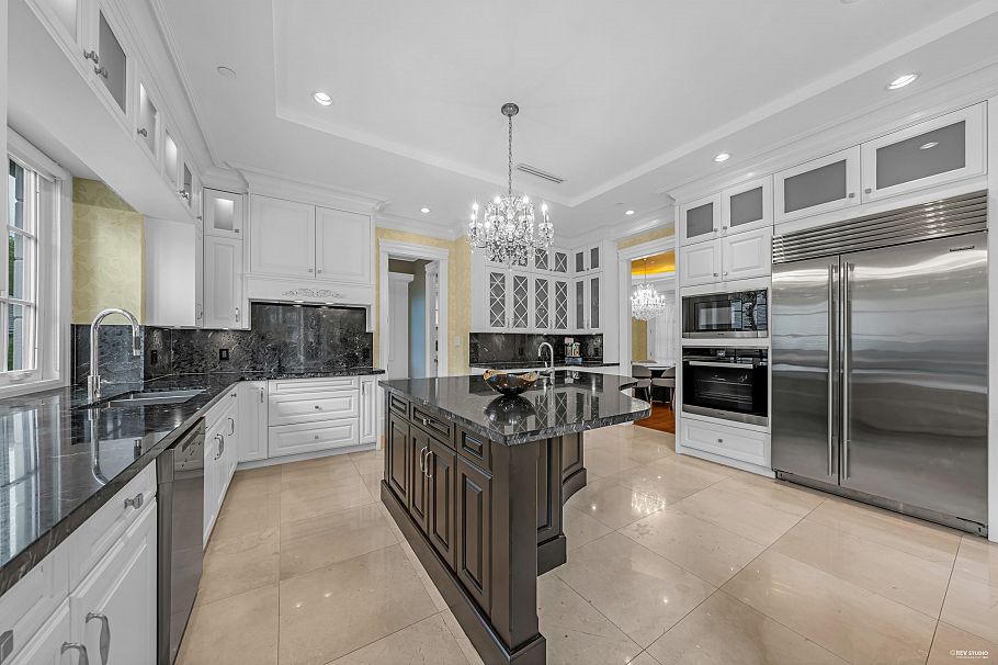 6011 Adera Street Vancouver, BC - 11