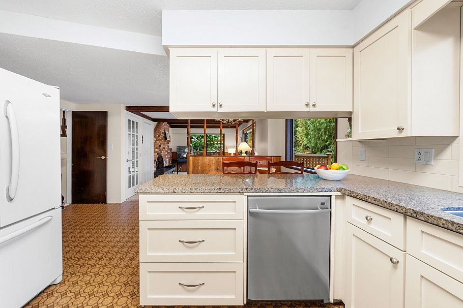 4877 Cedarcrest Avenue North Vancouver, BC - 10