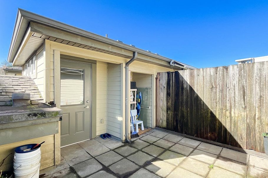 215 4155 Central Boulevard Burnaby, BC - 23