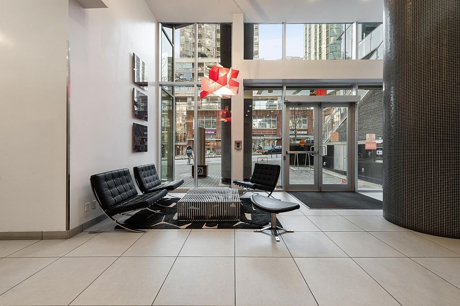 1711 788 Hamilton Street Vancouver, BC - 2