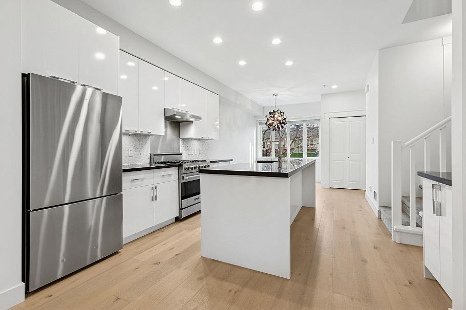 5961 Oak Street Vancouver, BC - 3