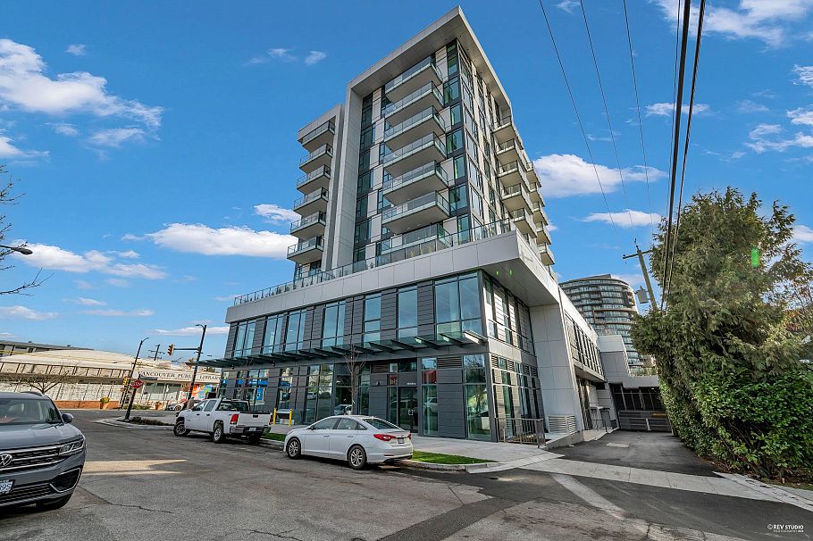 304 8415 Granville Street Vancouver, BC - 1