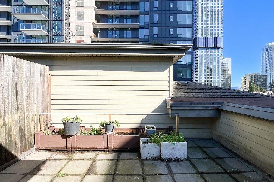 215 4155 Central Boulevard Burnaby, BC - 22