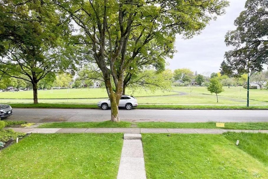 3093 W 29th Avenue Vancouver, BC - 2