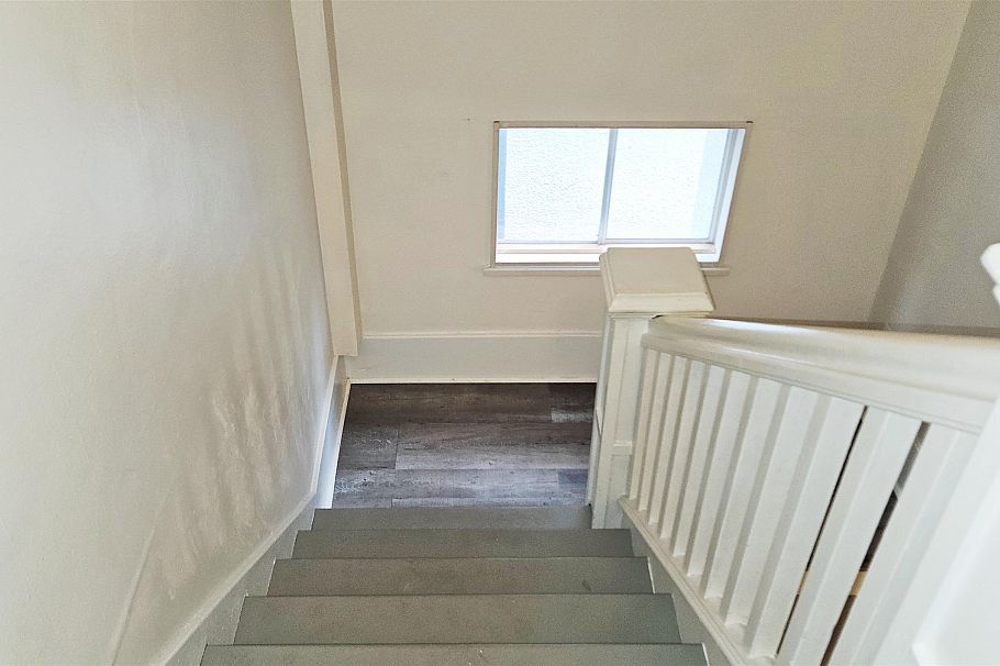 3161 W 6th Avenue Vancouver, BC - 18