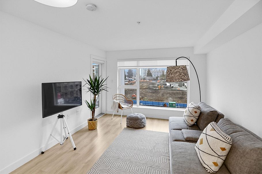 309 1519 Crown Street North Vancouver, BC - 1