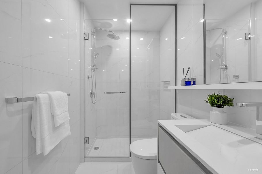 708 8415 Granville Street Vancouver, BC - 12