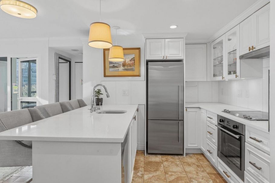 502 1331 W Georgia Street Vancouver, BC - 3