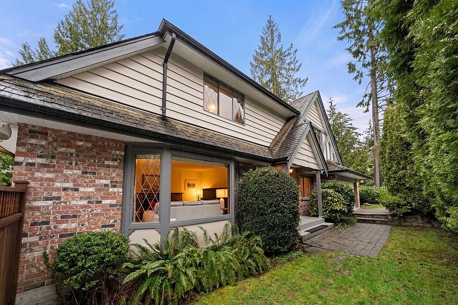 4877 Cedarcrest Avenue North Vancouver, BC - 2