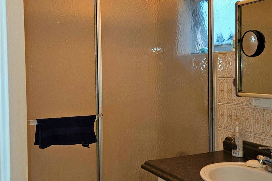 3161 W 6th Avenue Vancouver, BC - 10