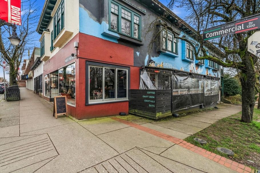 1681 Kitchener Street Vancouver, BC - 28