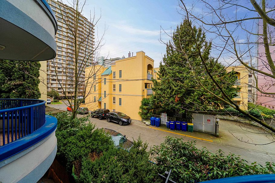 212 1924 Comox Street Vancouver, BC - 25