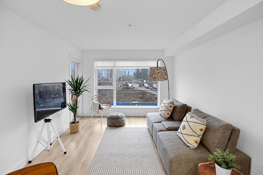 309 1519 Crown Street North Vancouver, BC - 2