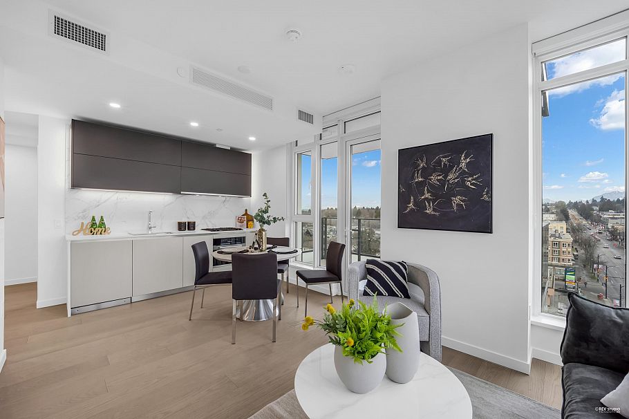 702 8415 Granville Street Vancouver, BC - 3