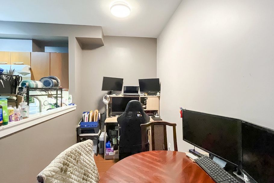 215 4155 Central Boulevard Burnaby, BC - 6