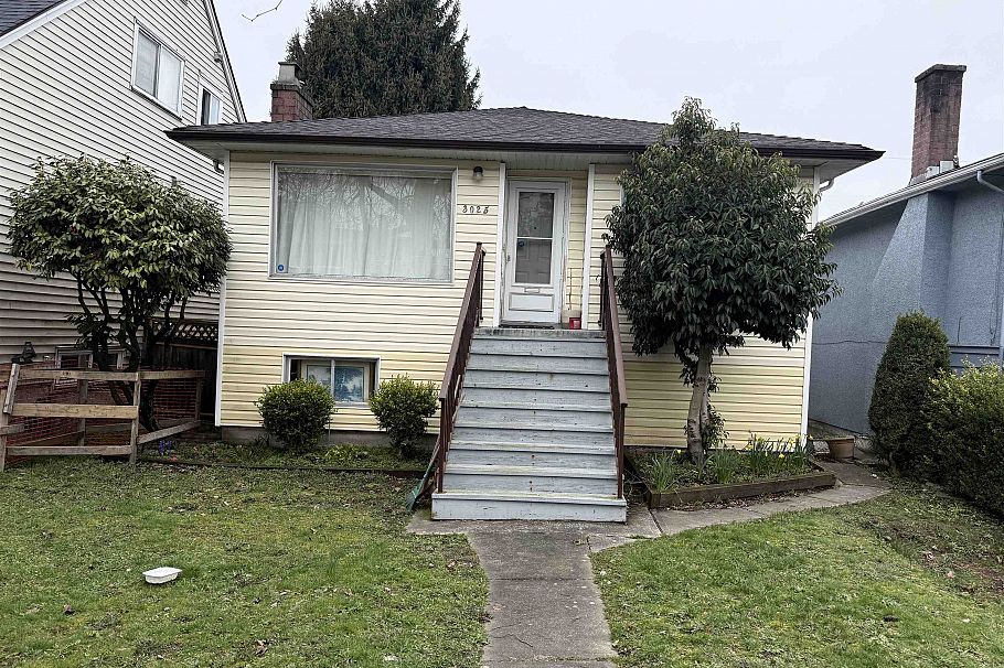 3025 E 45th Avenue Vancouver, BC - 1