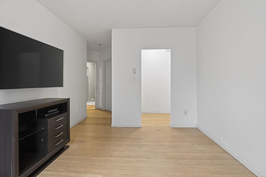 103 108 W Esplanade North Vancouver, BC - 17