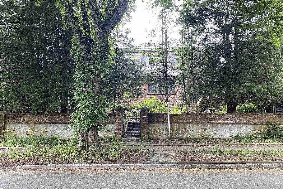 2371 E 6th Avenue Vancouver, BC - 1