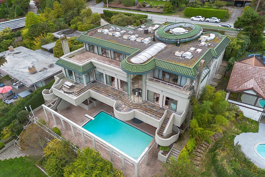 828 Beachview Drive North Vancouver, BC - 38