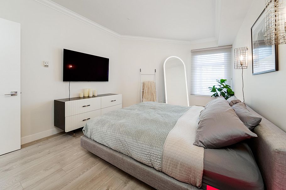 212 1924 Comox Street Vancouver, BC - 16