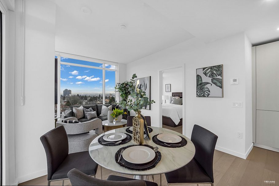 702 8415 Granville Street Vancouver, BC - 8