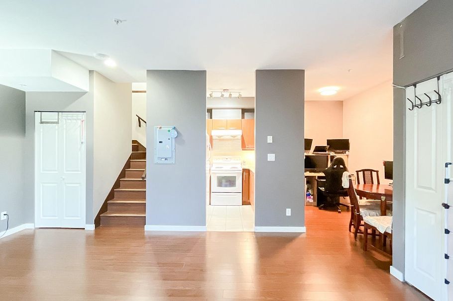 215 4155 Central Boulevard Burnaby, BC - 3