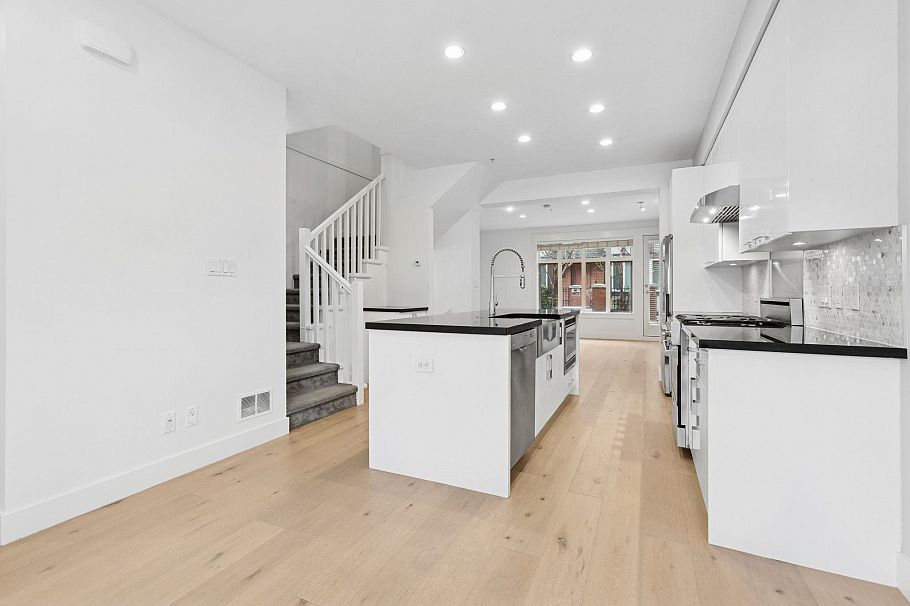 5961 Oak Street Vancouver, BC - 4