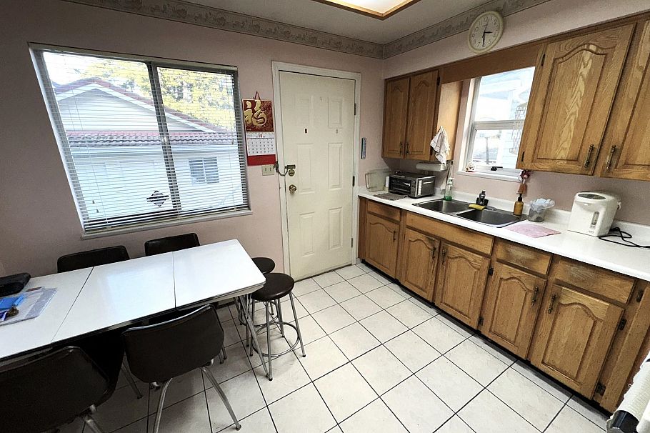 963 E 11th Avenue Vancouver, BC - 6