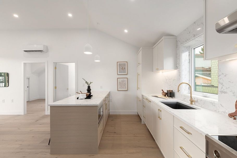 464 E 17th Avenue Vancouver, BC - 5