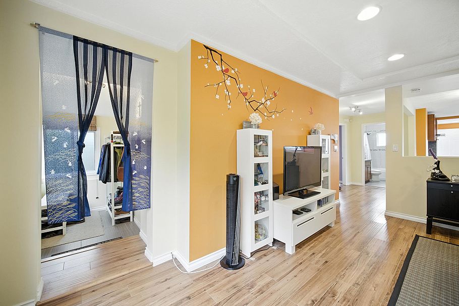 966 E 64th Avenue Vancouver, BC - 3