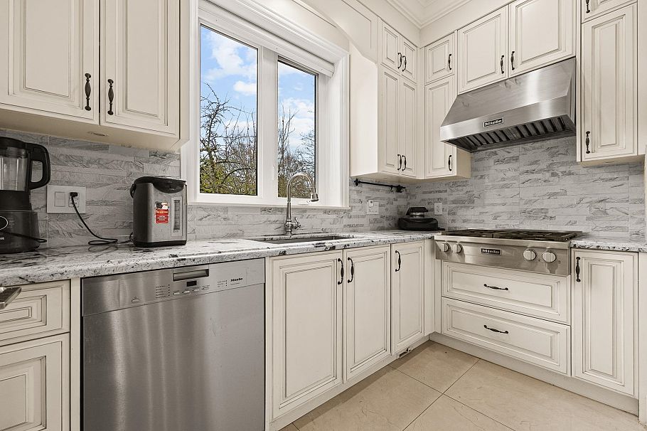 4307 W 13th Avenue Vancouver, BC - 12