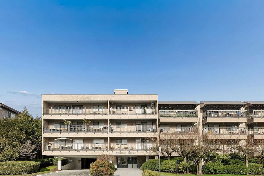 203 330 E 1st Street North Vancouver, BC - 1