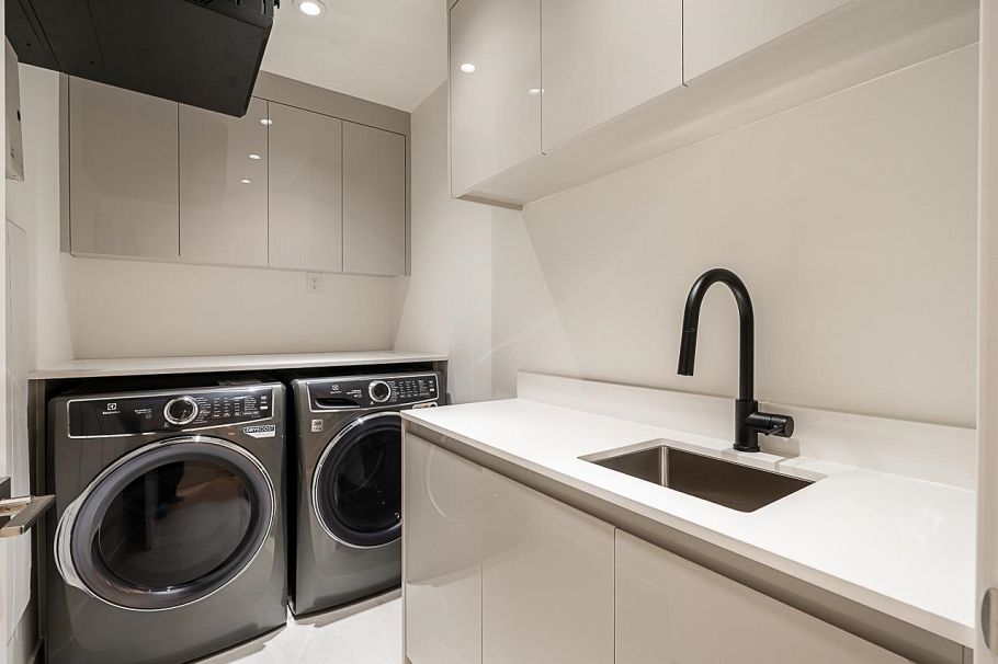 2565 W 2nd Avenue Vancouver, BC - 29