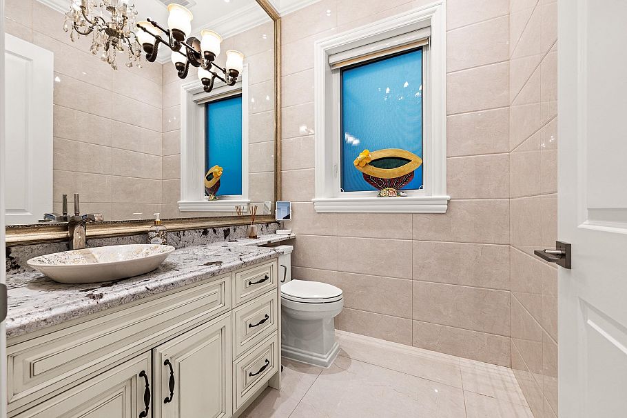 4307 W 13th Avenue Vancouver, BC - 9