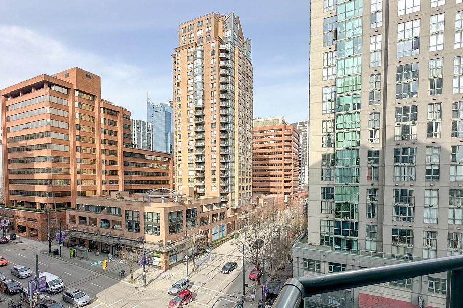 703 1212 Howe Street Vancouver, BC - 12
